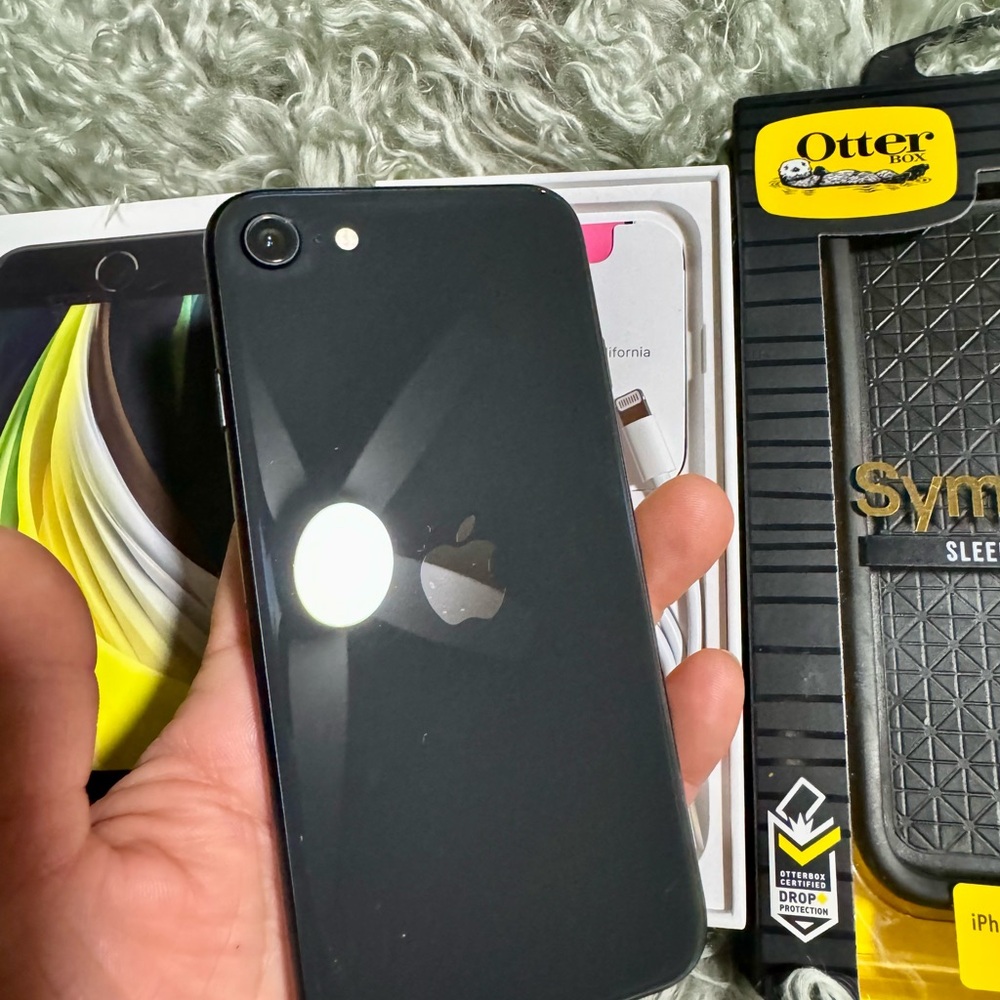 iPhone SE 2020(2nd Gen)91%battery, screen protector,Otterbox-EXC Condition